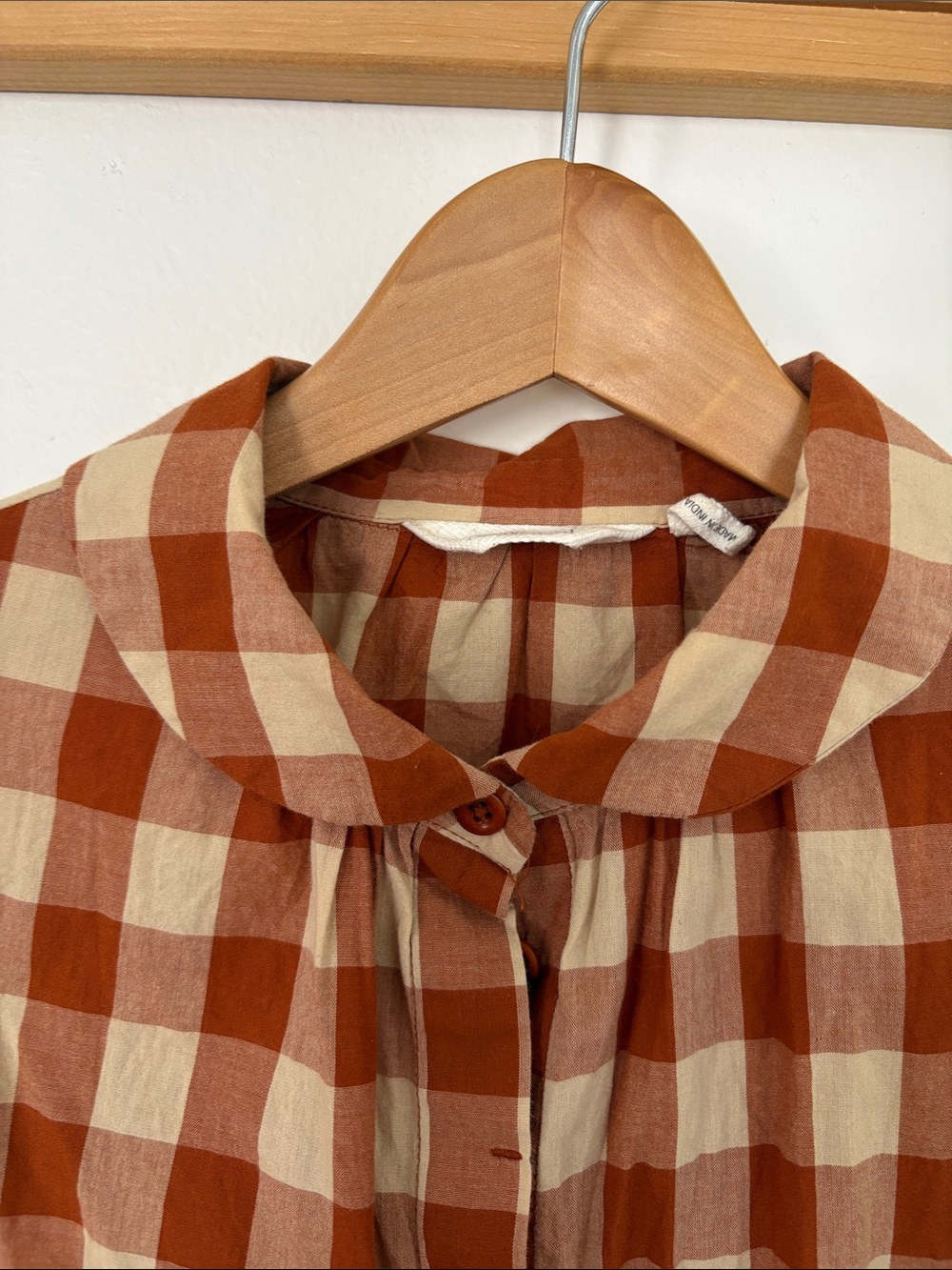 TOAST Checkerboard Button-Front Women’s Top in Rust and Cream. - Picture 4 of 5
